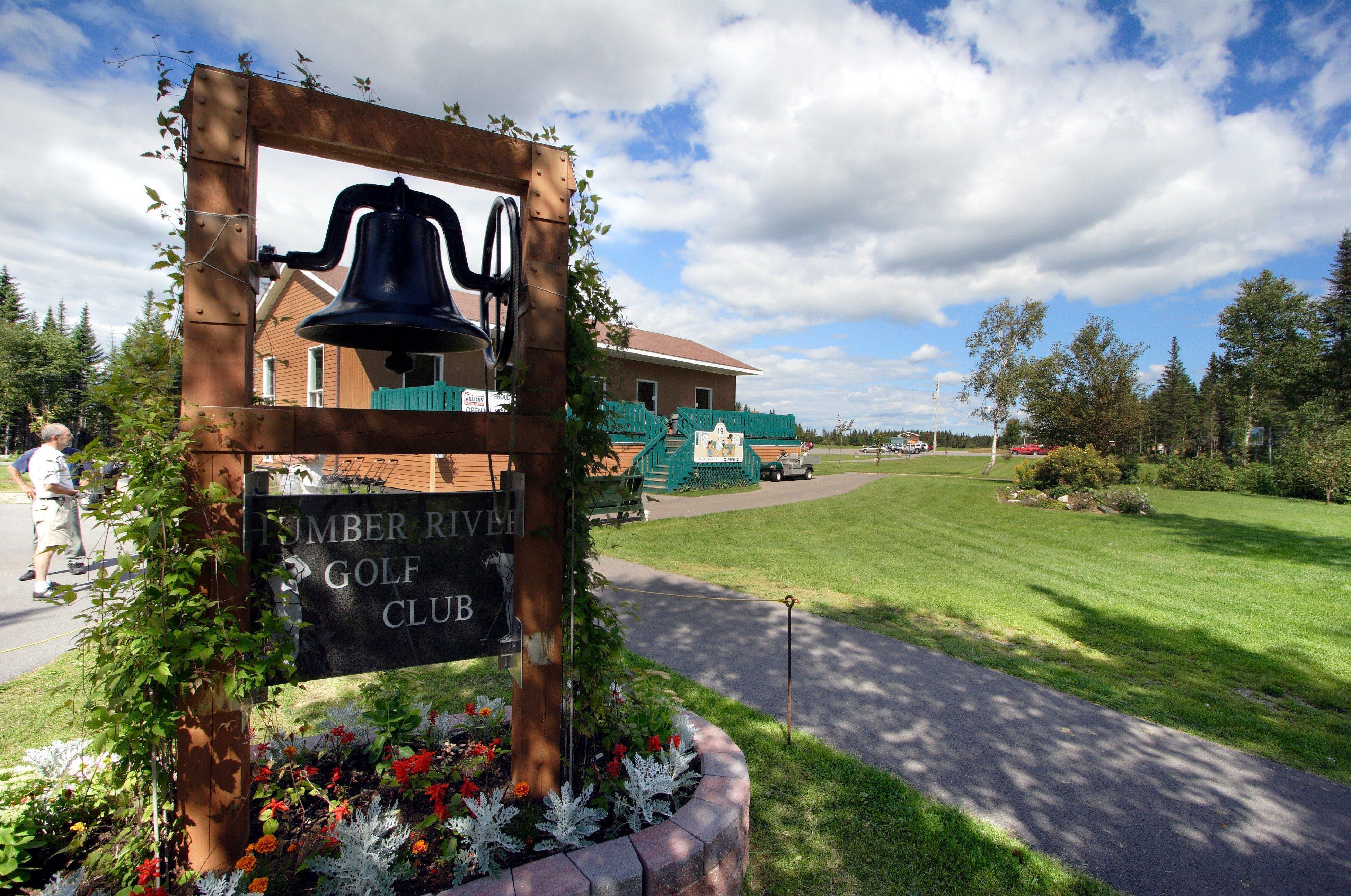 Holiday Inn Express Deer Lake By Ihg Exterior photo