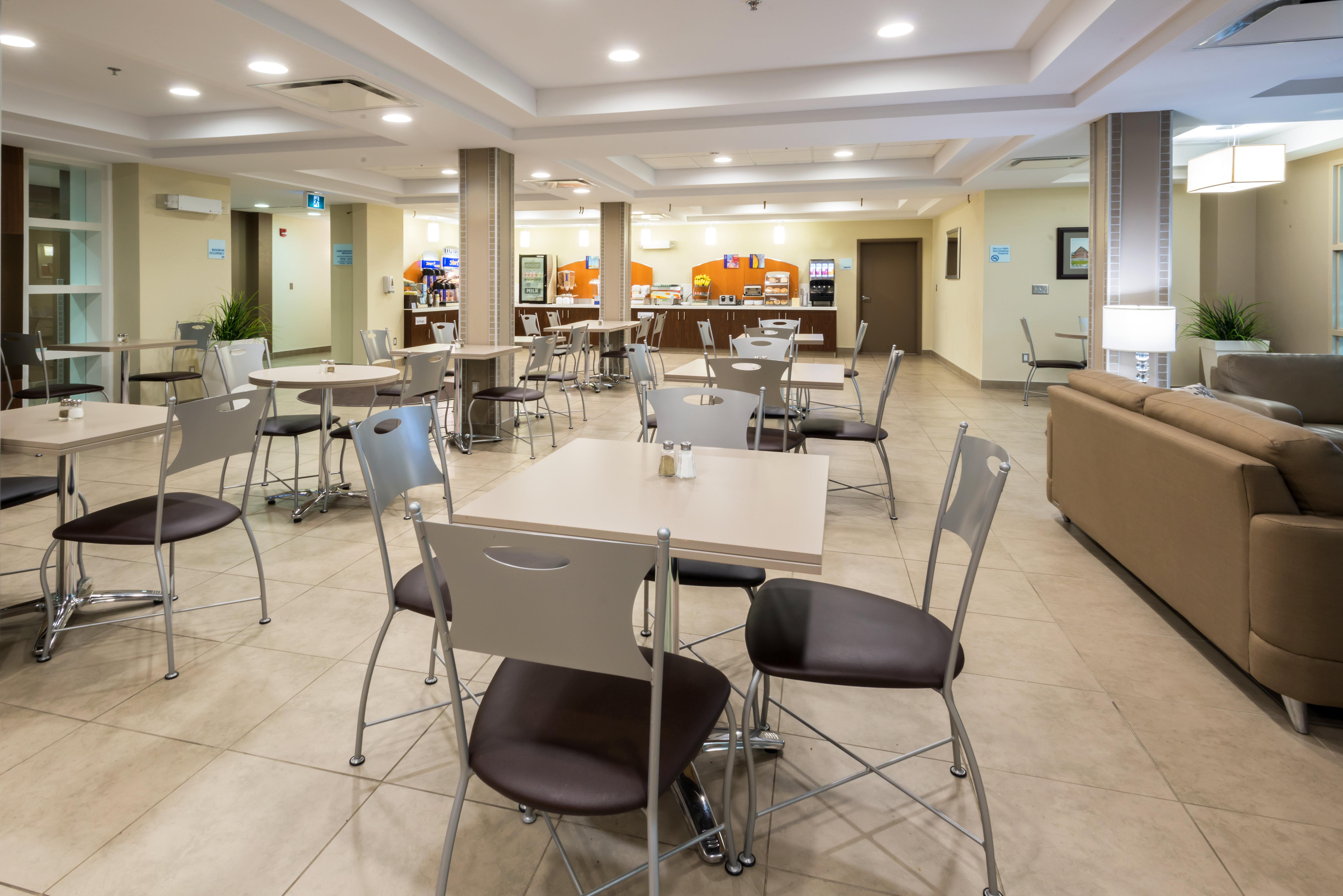 Holiday Inn Express Deer Lake By Ihg Exterior photo