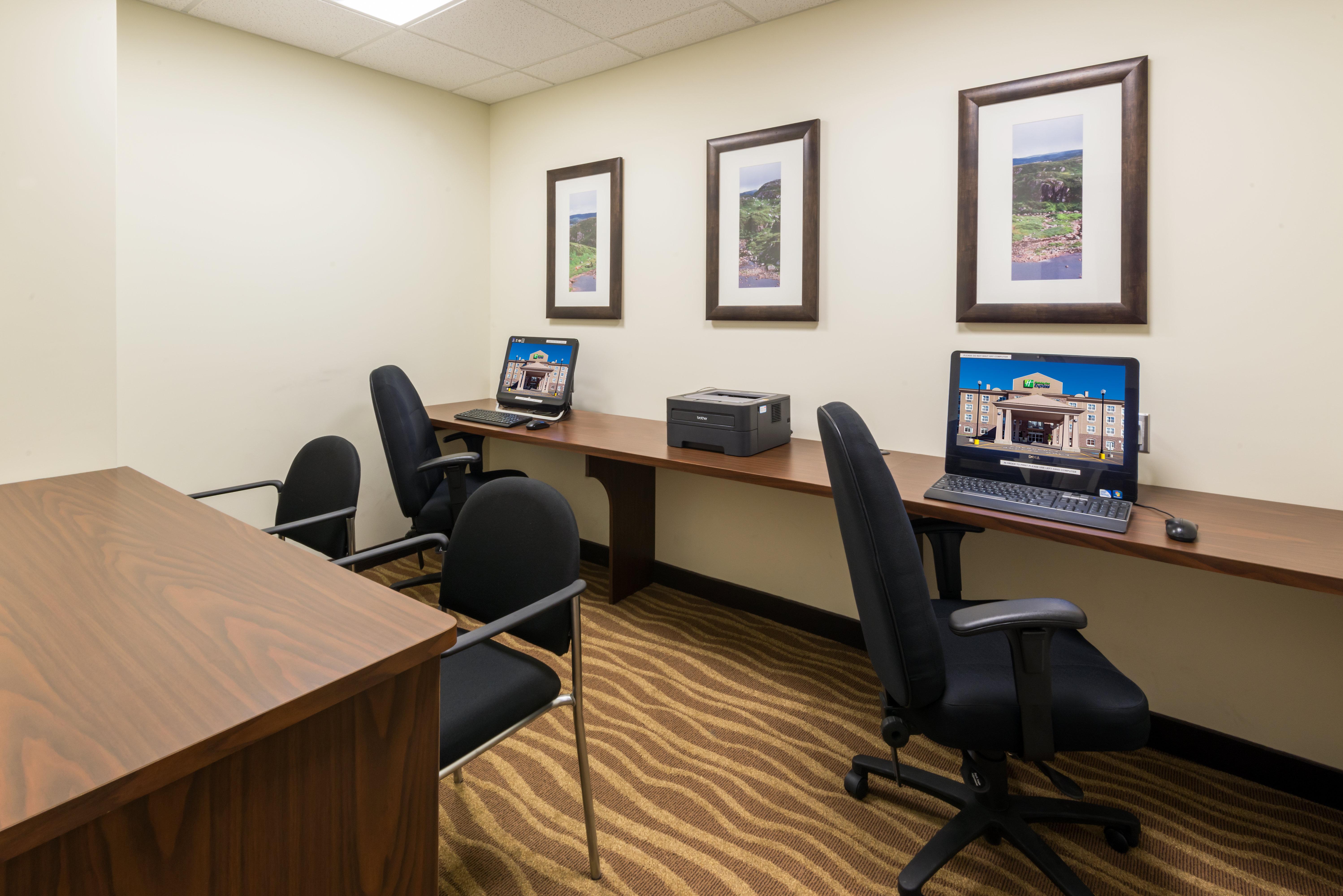 Holiday Inn Express Deer Lake By Ihg Exterior photo