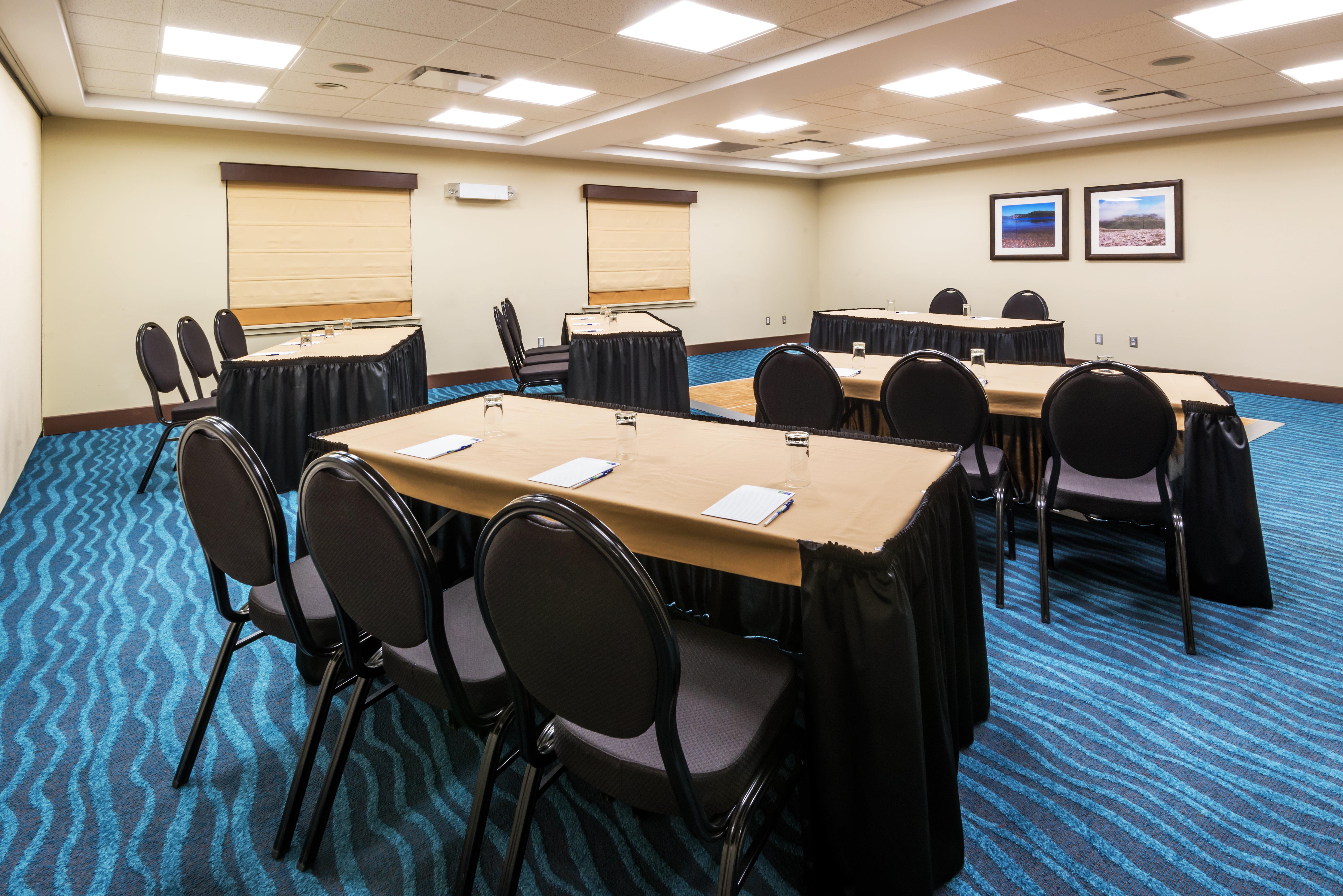 Holiday Inn Express Deer Lake By Ihg Exterior photo